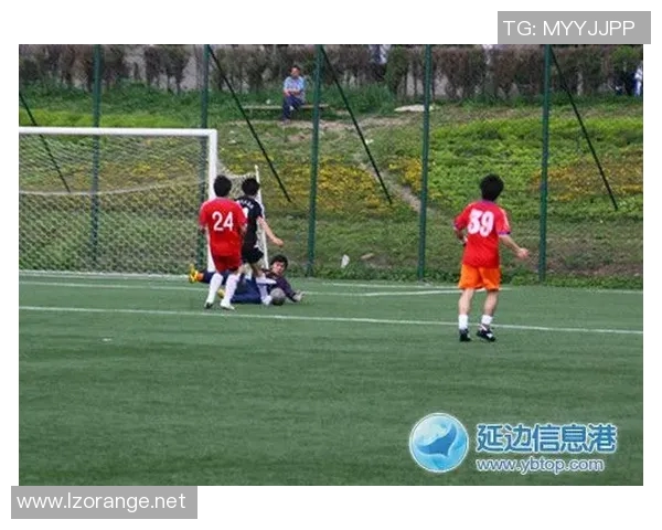 足球明星挑战野球场展现激情与技艺的精彩对决