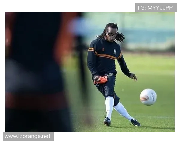 足球明星野猪是谁揭秘他的成长历程与经典瞬间图片分享